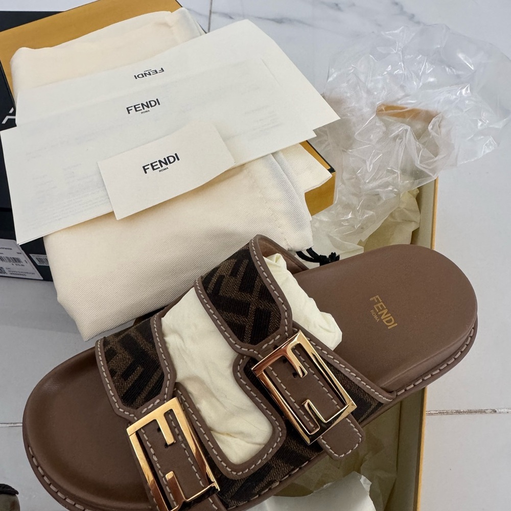 Authentic Fendi Tan and Black Logo Slide Sandals in excellent conditions. - Picture 6 of 7